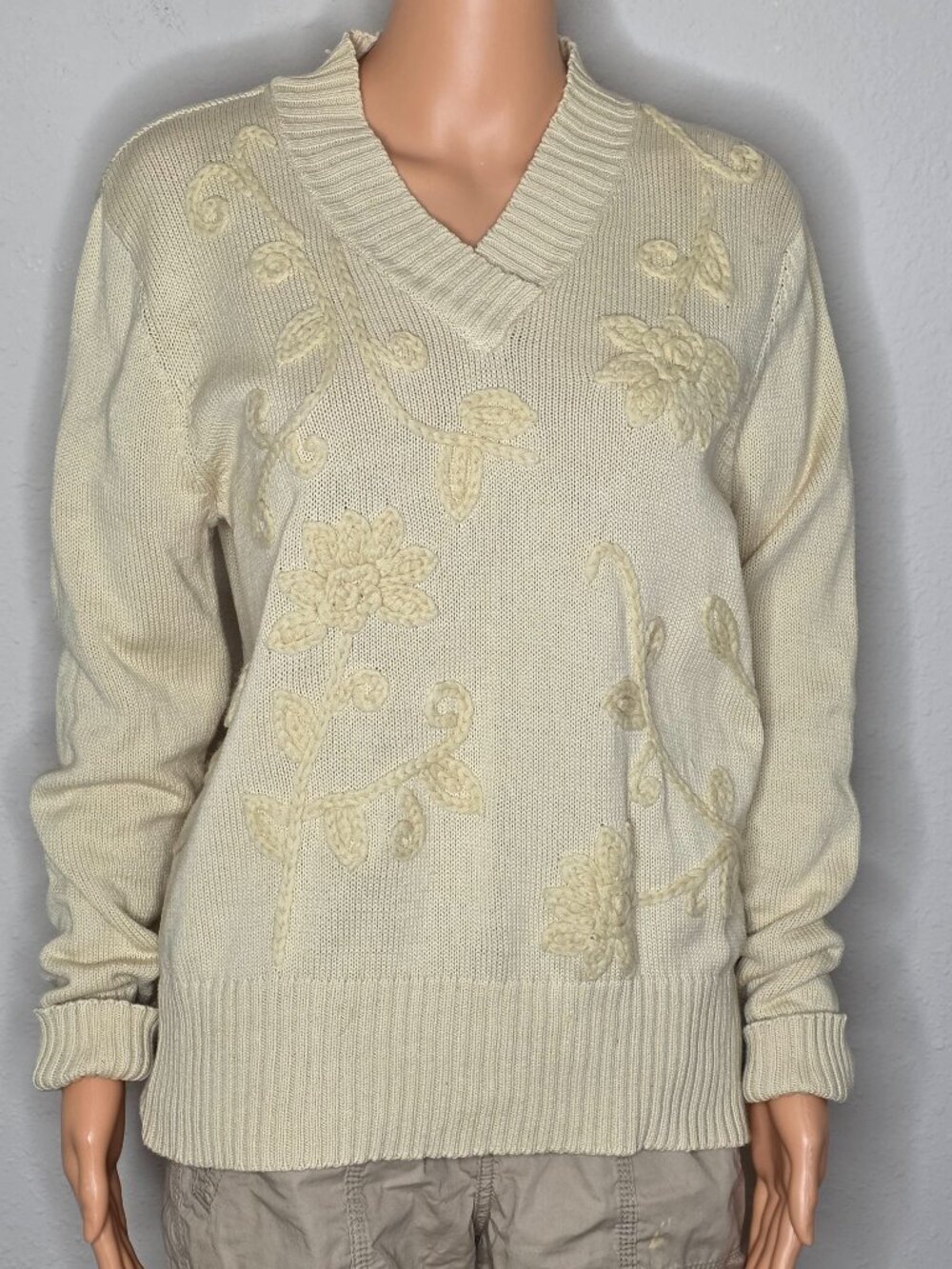 Vintage Jones Wear Sport Floral Knit V-Neck Cream Pullover Sweater, Size XL
